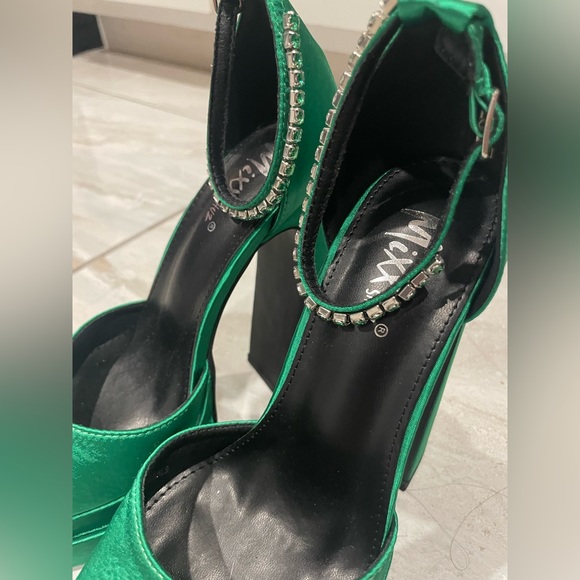 New Chunky Heel Platform emerald Green size 7. - Picture 2 of 4